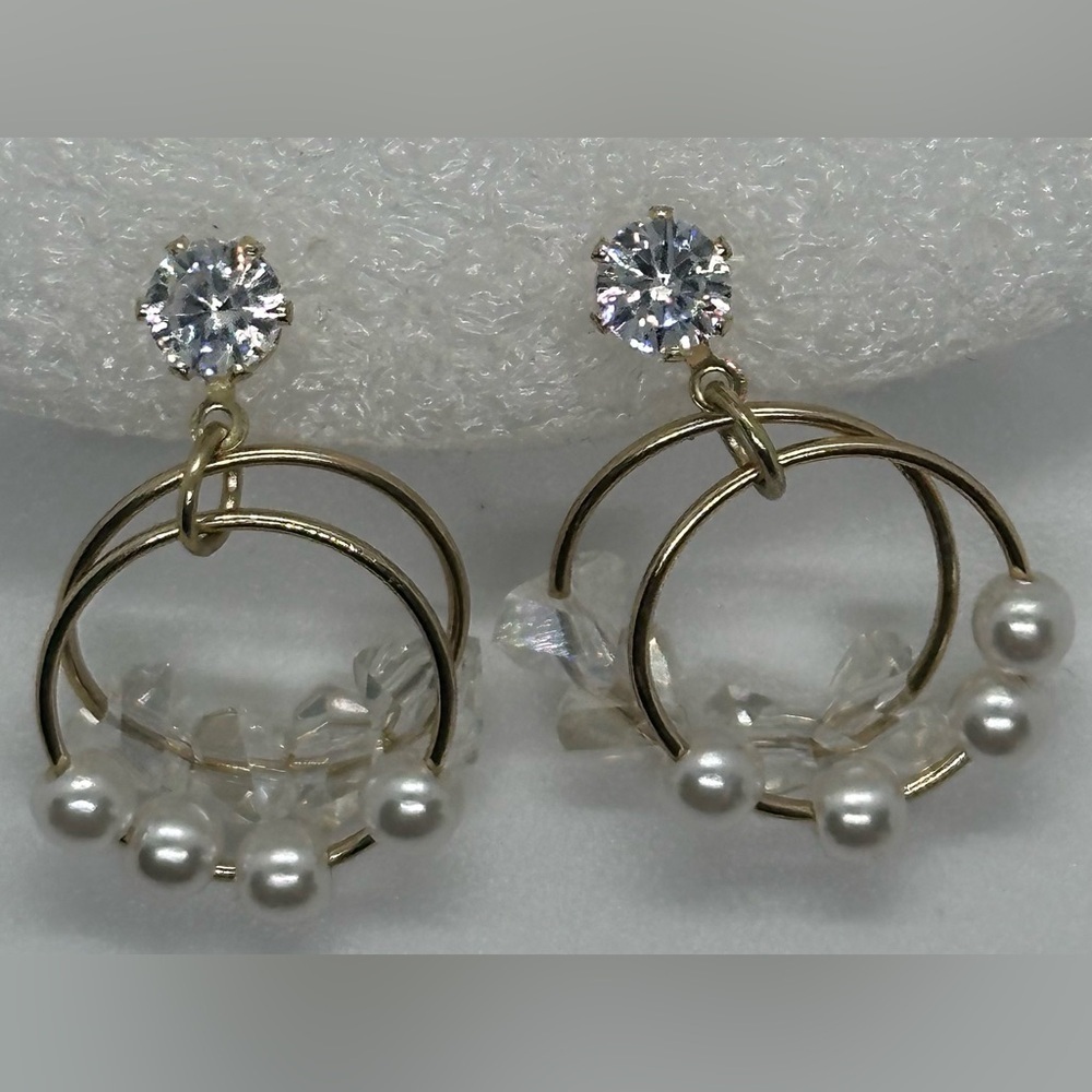 ✨ NWT Delicate Gold Crystal Pearl Hoop Dangle Earrings ✨ - Picture 12 of 16